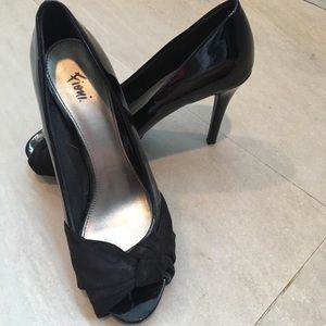 Fioni Black Knot Heels 7.5W 3 inch